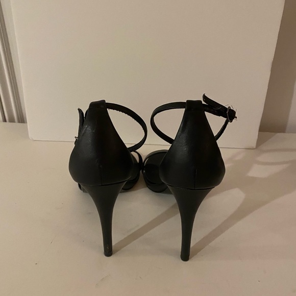 Steve Madden leather strappy heel. - Picture 4 of 6
